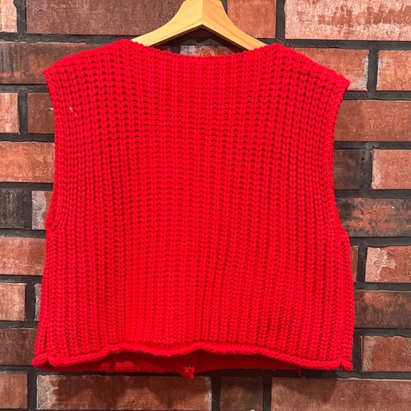 commense Crochet Button-Front Sweater Vest - Picture 4 of 9